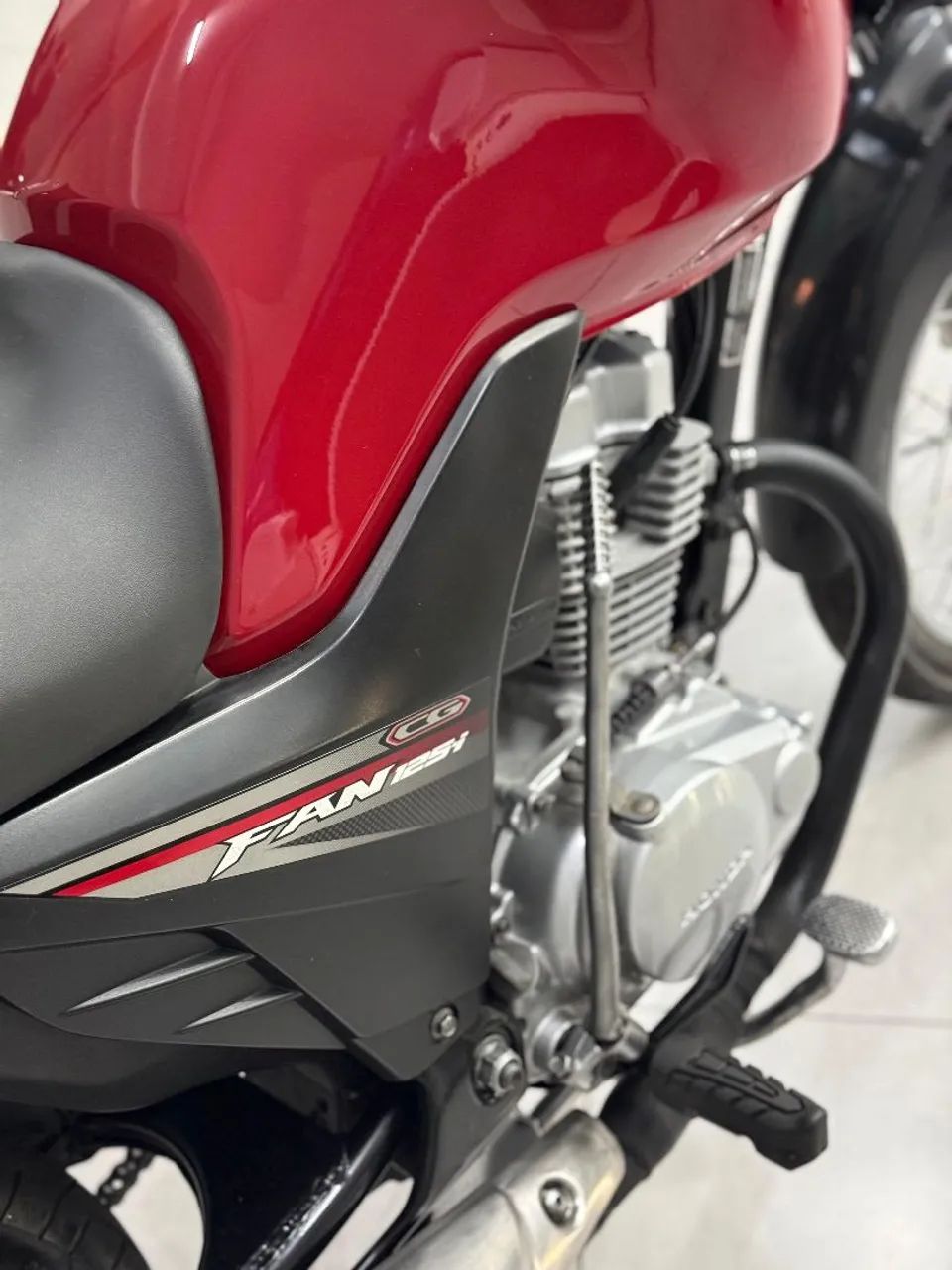 CG 125i Fan Ano 2018 conservada  - Foto 8