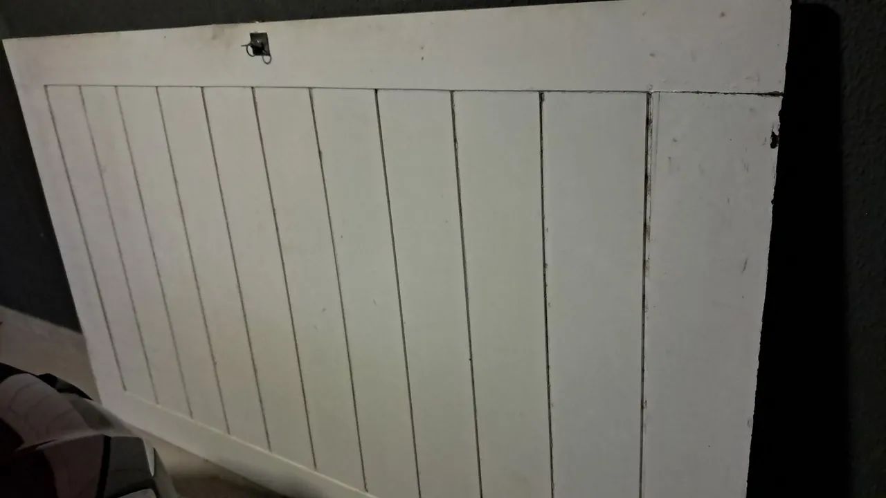 Porta grande de madeira 2,36 x 1,40 - Foto 2