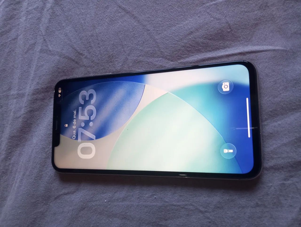 iPhone 11 pro max 64 gigas bateria 71 face id of troco - Celulares