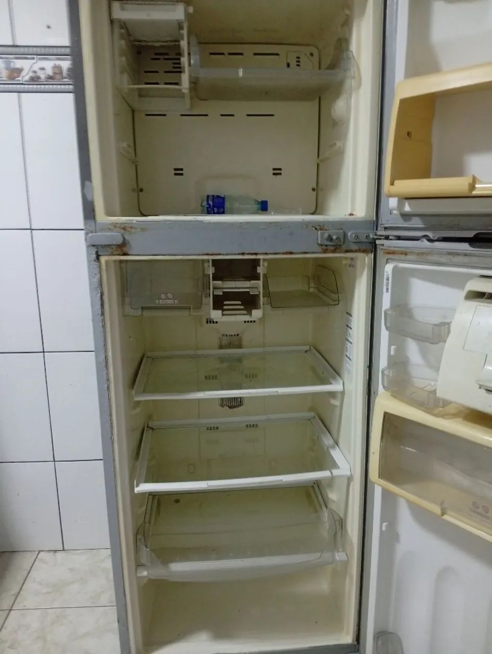 VENDO DUAS GELADEIRA SEM FUNCIONAR  - Foto 2