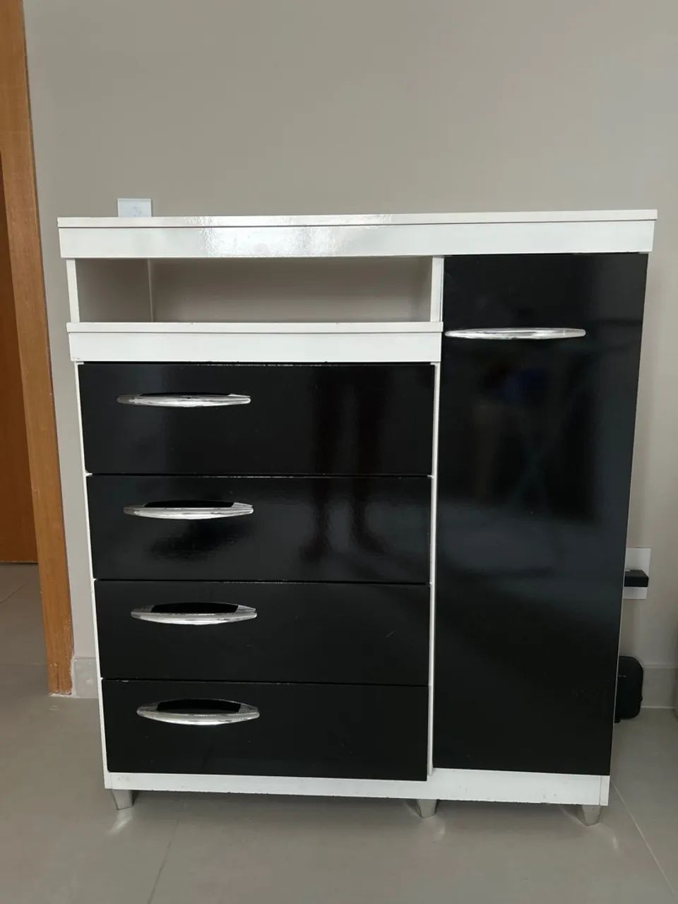 Cômoda 4 gavetas com sapateira 