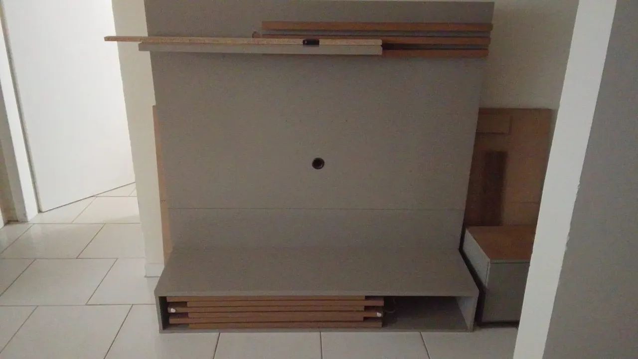Painel de TV suspenso