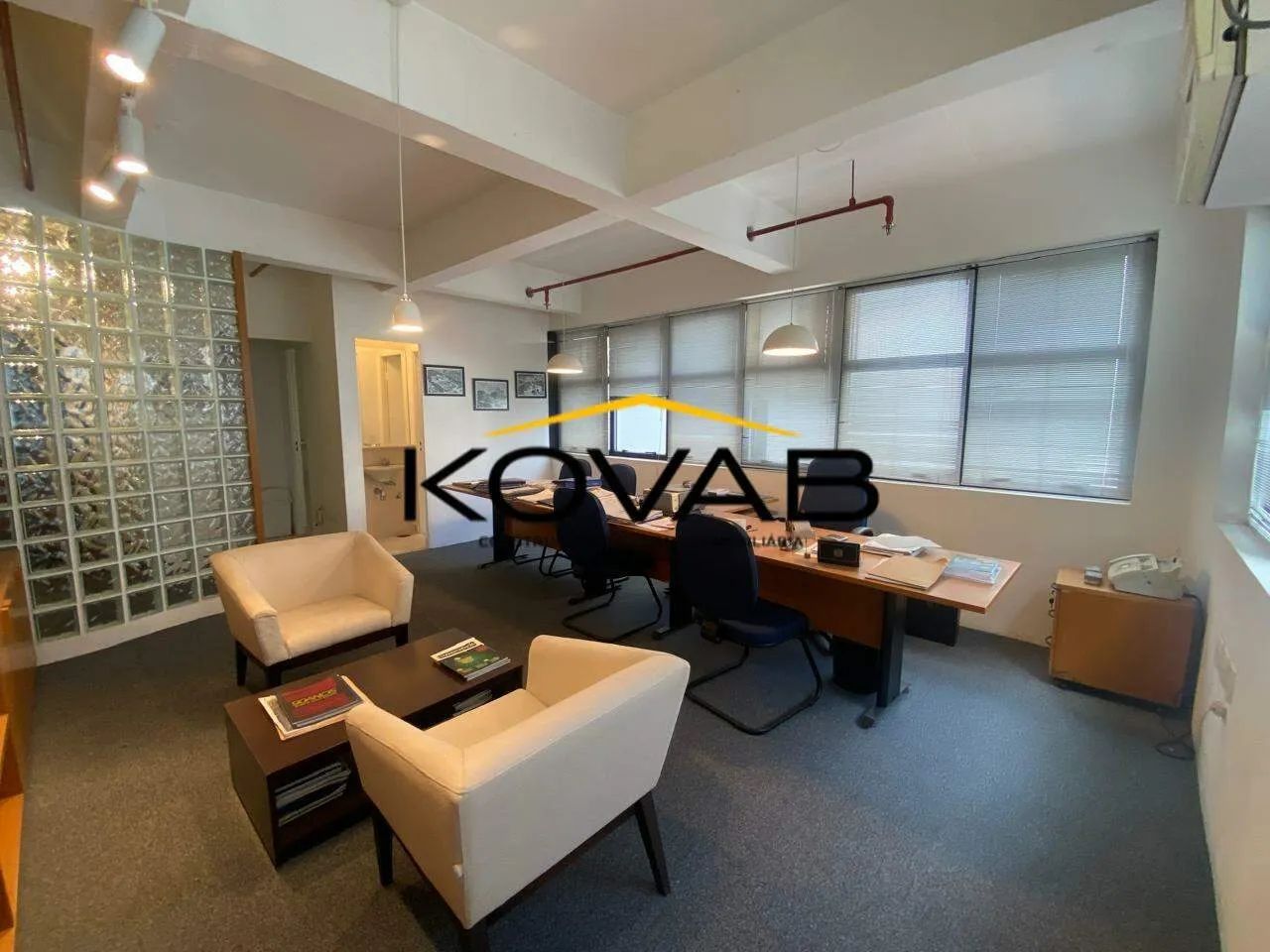 Oportunidade em Moema! Sala Comercial Mobiliada a 2 Quadras do Metrô!