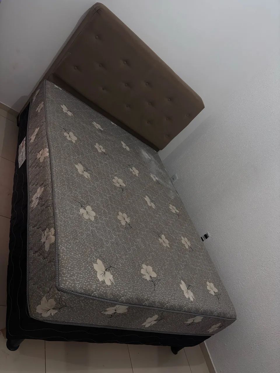 Cama casal com cabeceira 