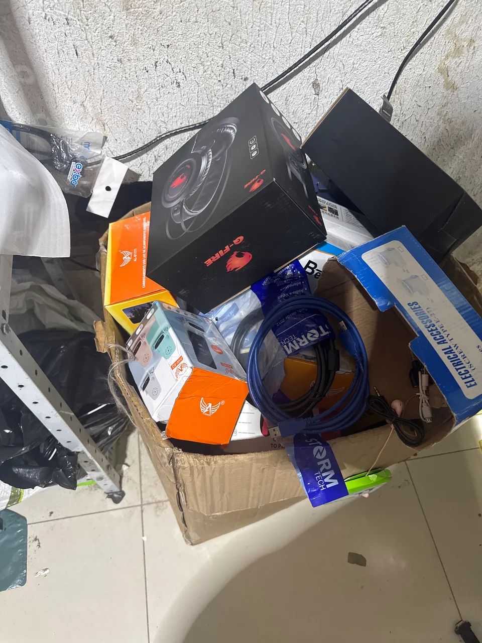 Caixas com produtos com e sem avaria - Foto 2