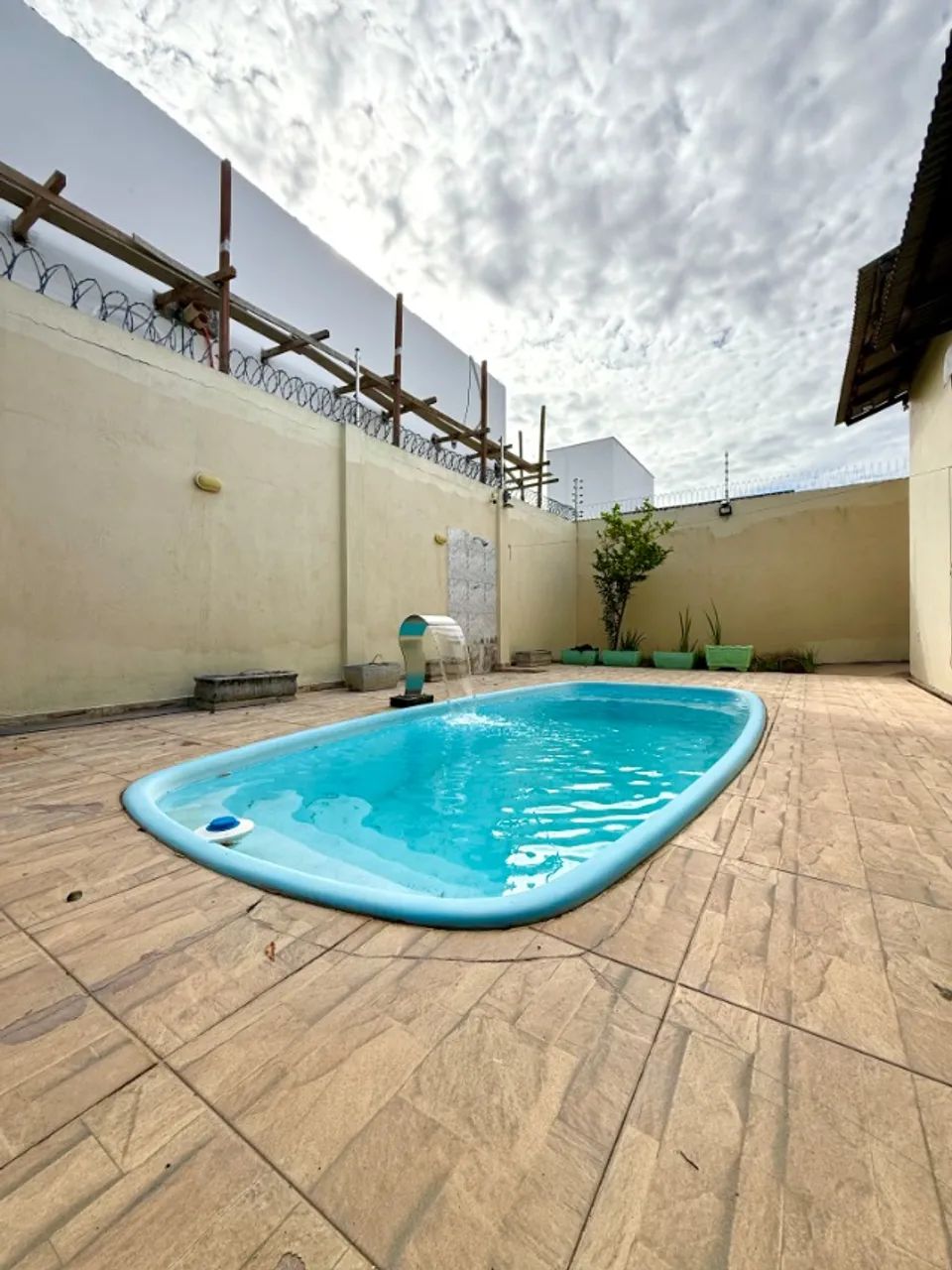Aluga-se casa no bairro Aeroporto, com 03 quartos e piscina - Foto 2