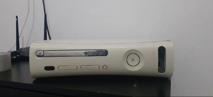 XBOX 360 BRANCO +4 JOGOS SEM CONTROLES  FONTE COM PROBLEMA  - Foto 5