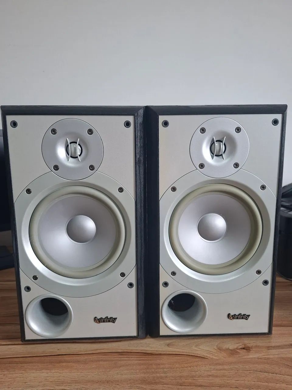 Caixas Infinity P162 excelentes
