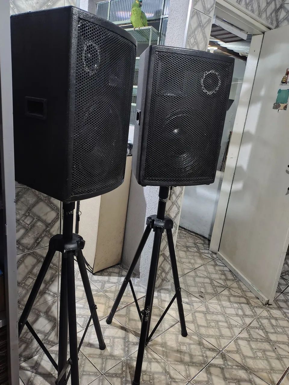 Caixas de som 12 polegadas 3 vias 200 wts com pedestal. - Foto 3