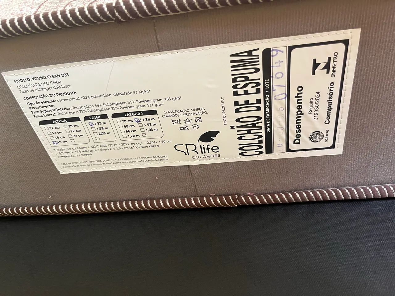 Cama Box com colchão de espuma D33