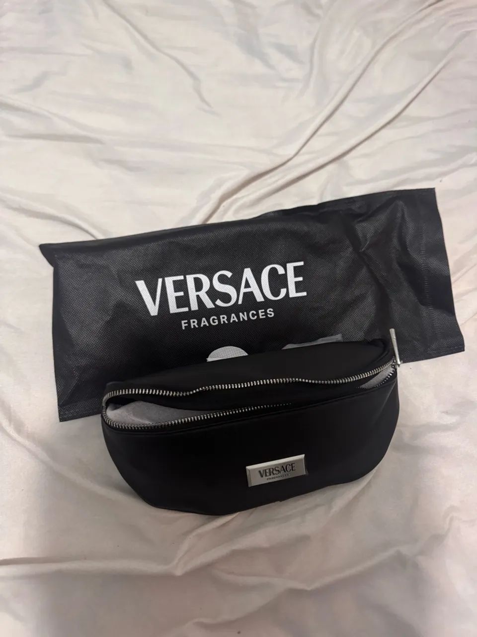 pochete da versace original!