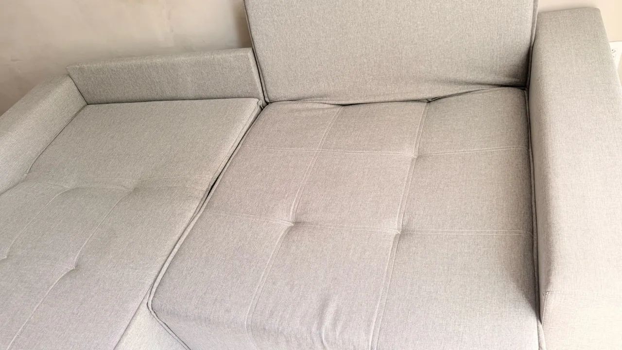 Sofá retrátil em linho cinza - Foto 5