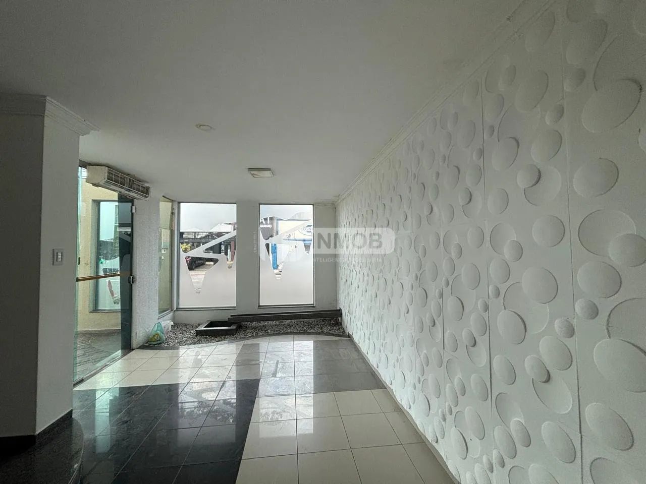 Clínica para Locação no Centro de Taubaté com 3 Banheiros - Foto 2