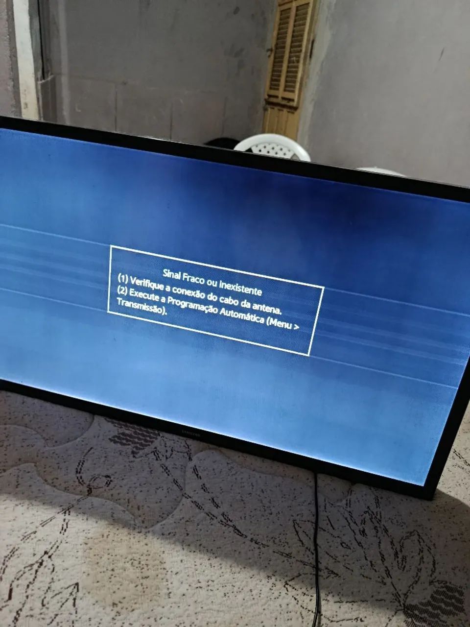 Tv com com defeito - tela liga, porém apresenta problemas