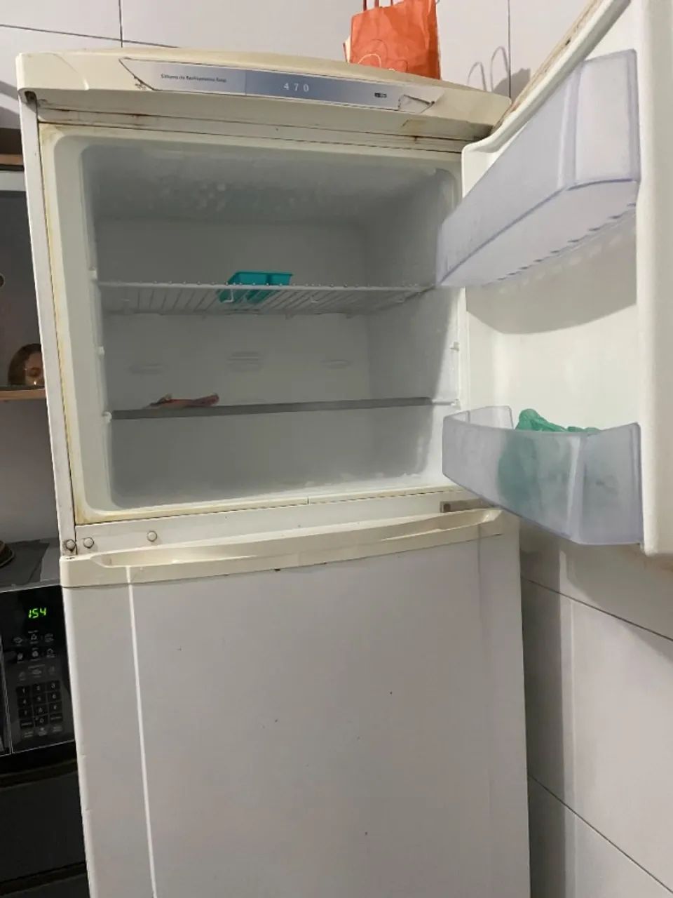 Geladeira usada funcionando normal, apenas com barulho e avarias  - Foto 2