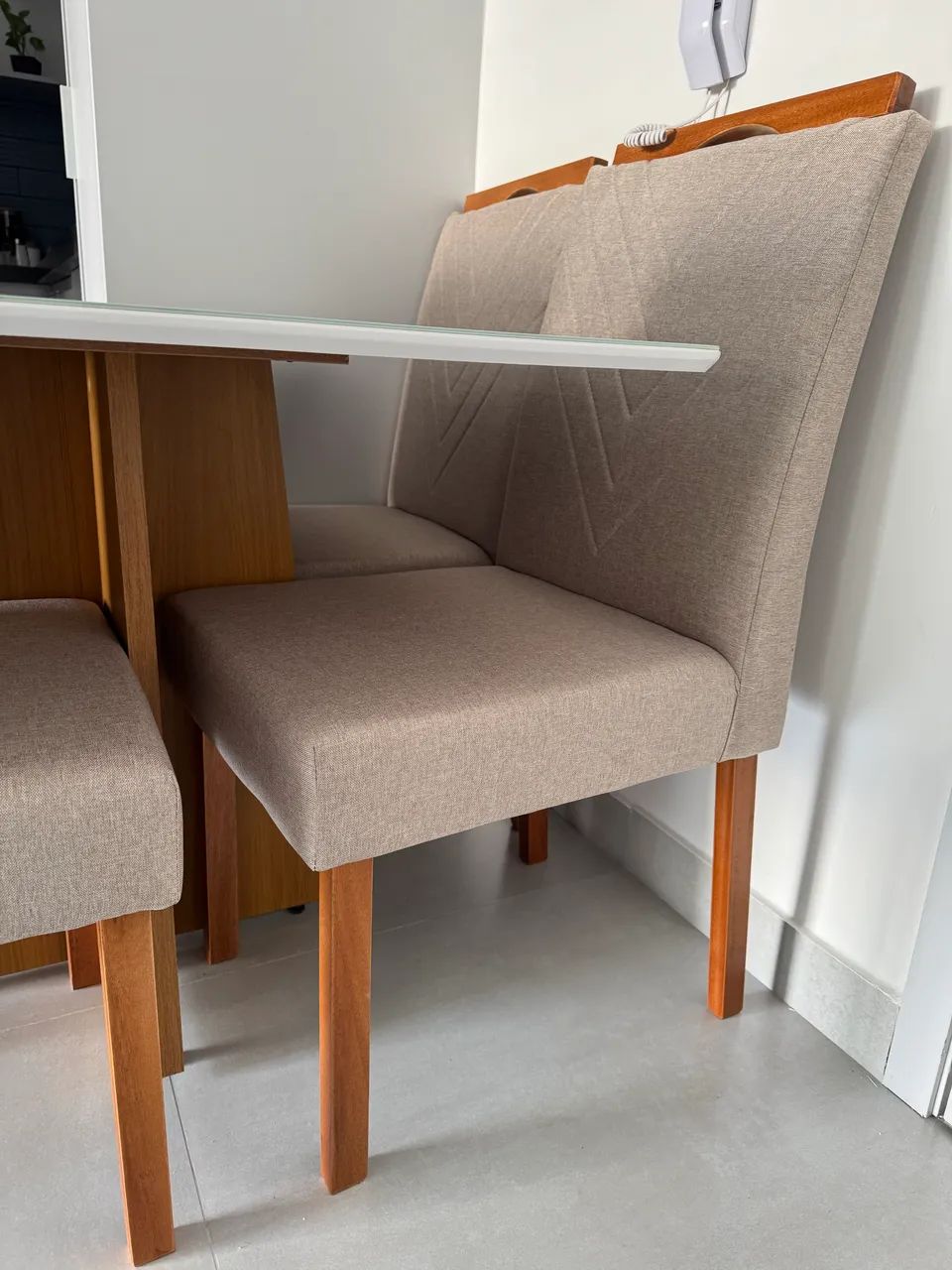 Mesa de Jantar 90x90 cm com 4 Cadeiras - Novíssima! - Foto 4