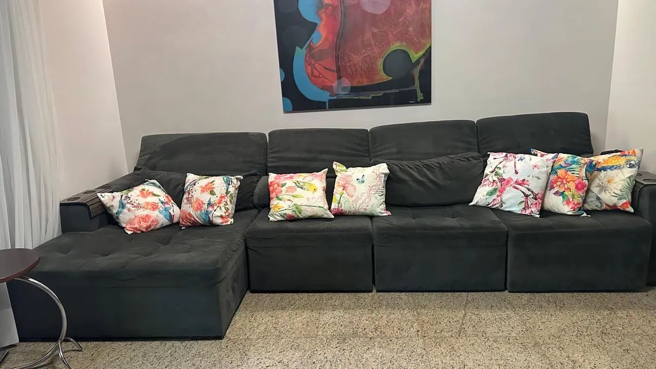 Sofá Retrátil e Reclinável e 1 tapete grande