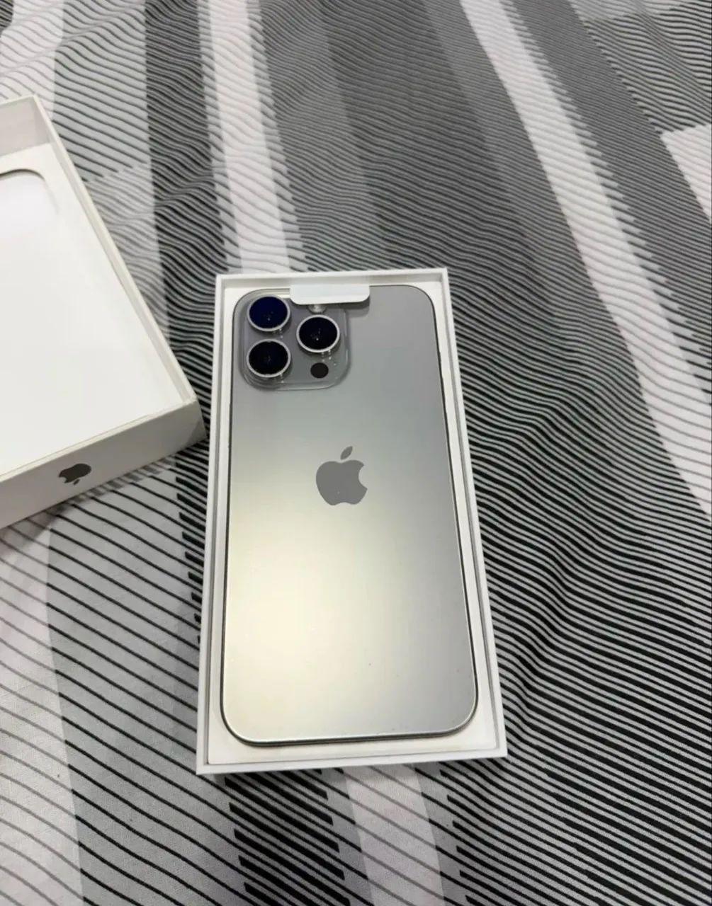 iPhone 15 pro Max 256gb cor neutra