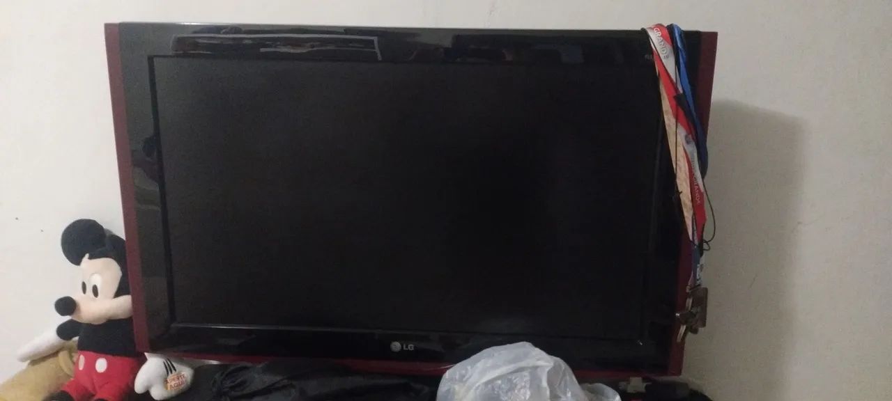 Televisão de tubo antiga 