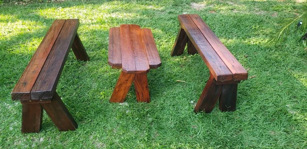 Mesa Petisqueira e bancos Peroba. 800,00 o Conjunto  - Foto 3