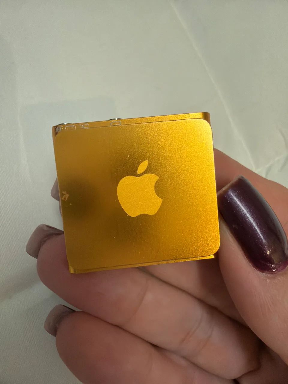 Apple iPod Shuffle 2GB Original - Dourado - 4ª Geração  - Foto 3