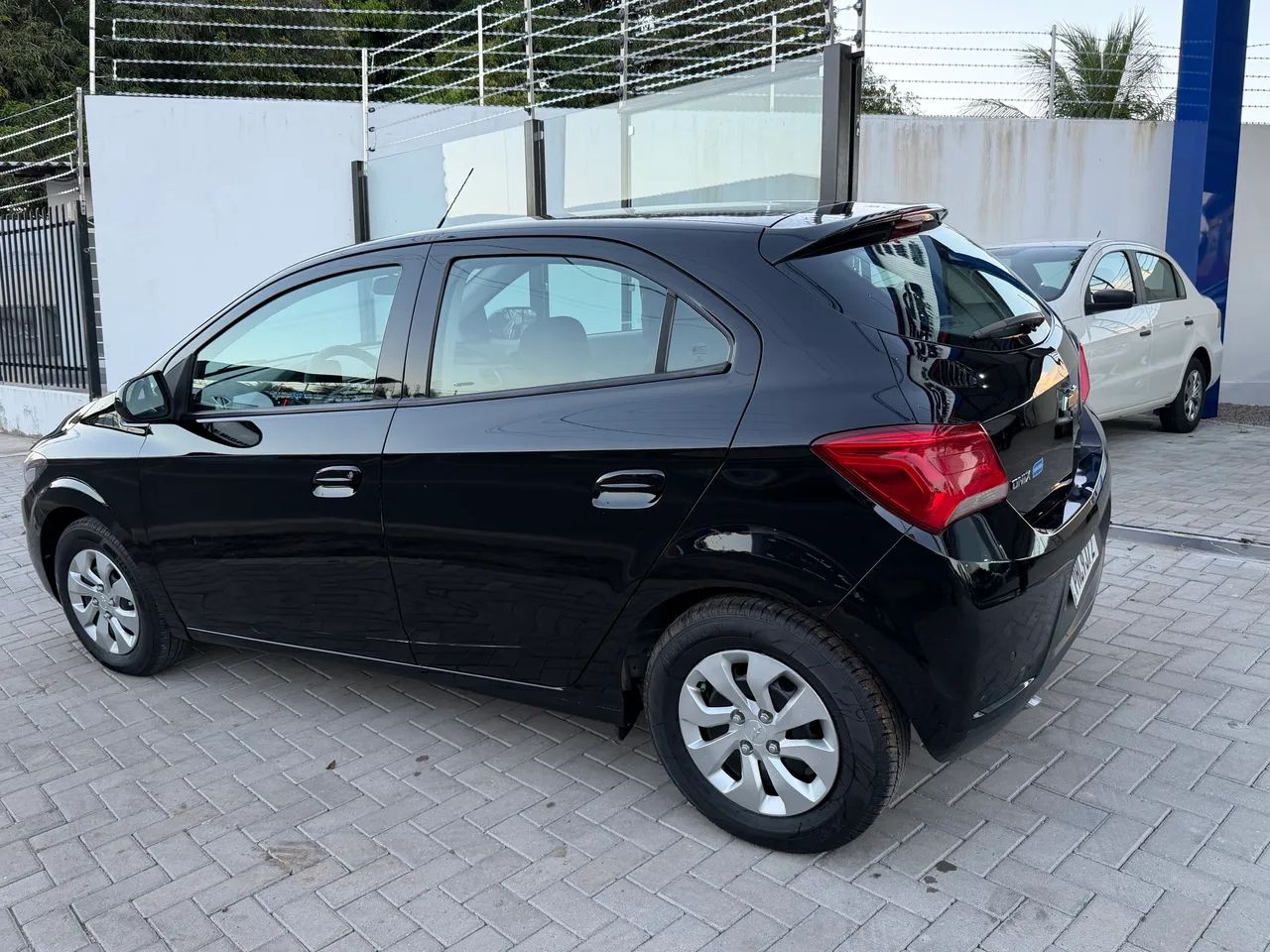 Chevrolet Onix Hatch LT 1.0 8V Flex Mec. 4P 2018 - Foto 4