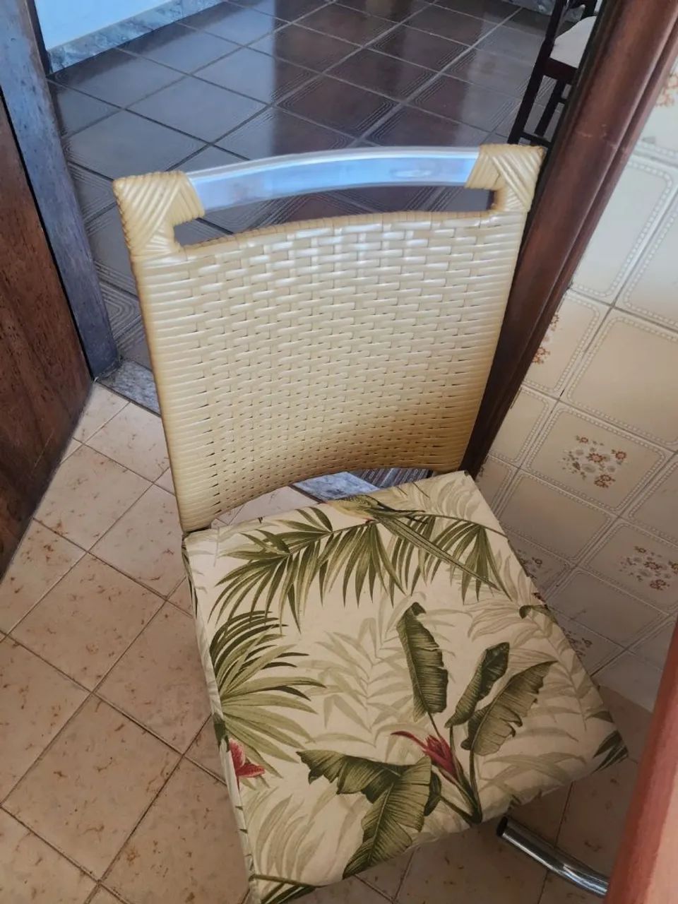 Mesa de Jantar com Tampo de Vidro + 6 Cadeiras | Excelente - Foto 2