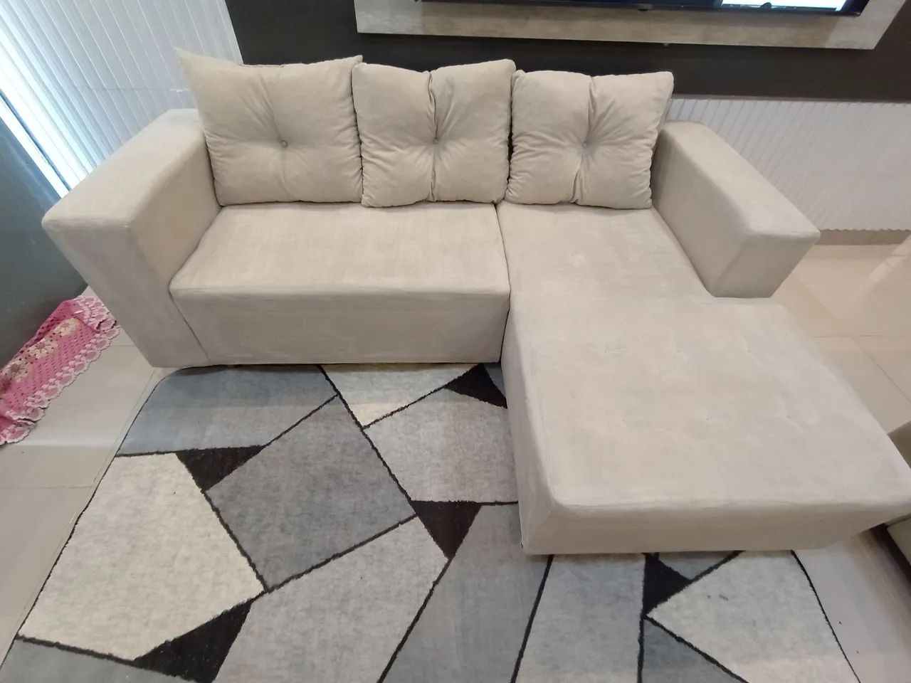 Sofá Chaise semi novo 3 lugares  - Foto 4