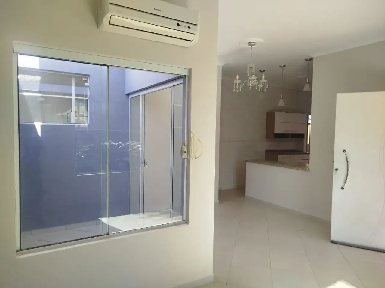 Casa com 2 dormitórios para alugar com 200,00m² no Condomínio Santa Mônica II Jardim Santa