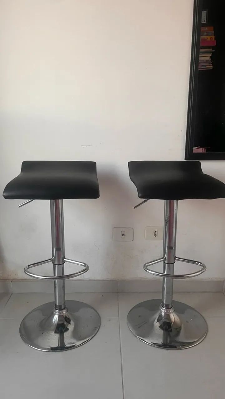 Vendo duas banquetas 