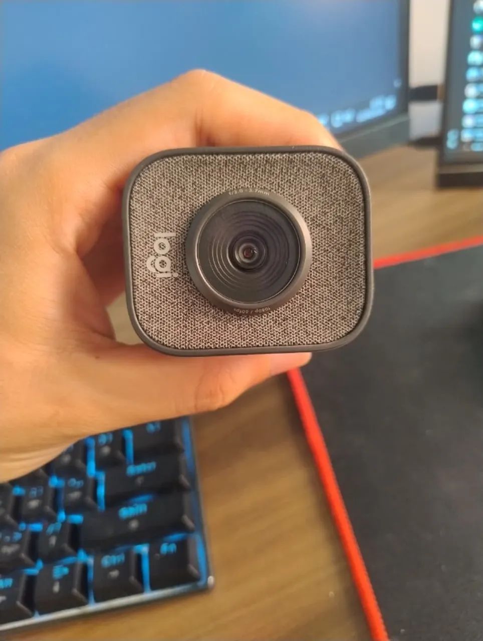 WEBCAM STREAMCAM PLUS - LOGITECH COM TRIPÉ E SUPROTE PARA MONITOR - Foto 2