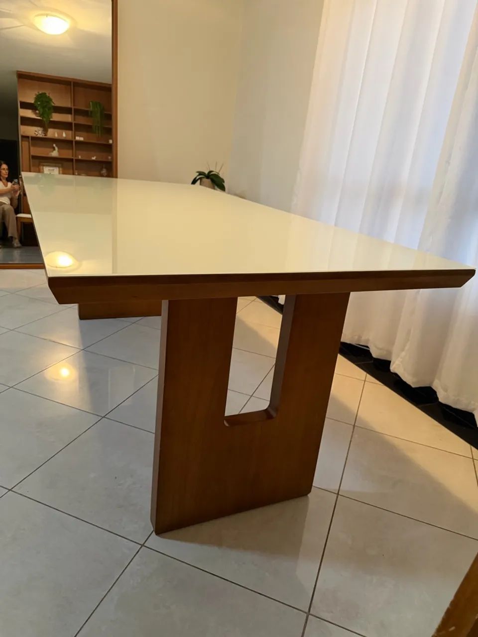 Mesa 6 lugares madeira maciça e vidro - Foto 3