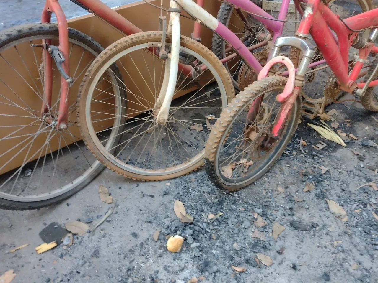 03 bicicleta com defeitos pra quem quer arrumar  - Foto 3