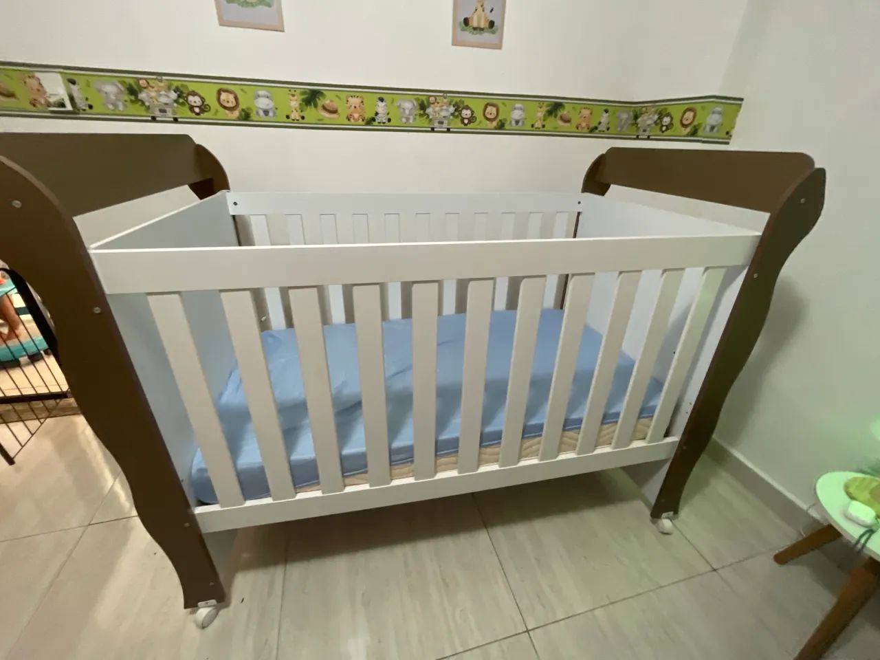Berço Mini Cama ( branco com amadeirado) - Foto 4