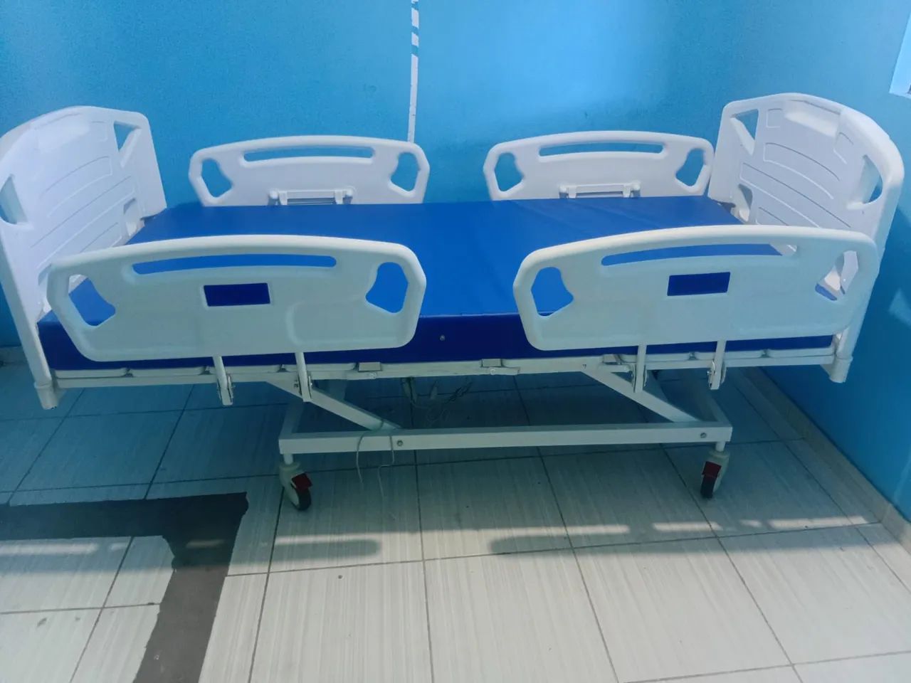 Cama hospitalar motorizada semi-nova  - Foto 5