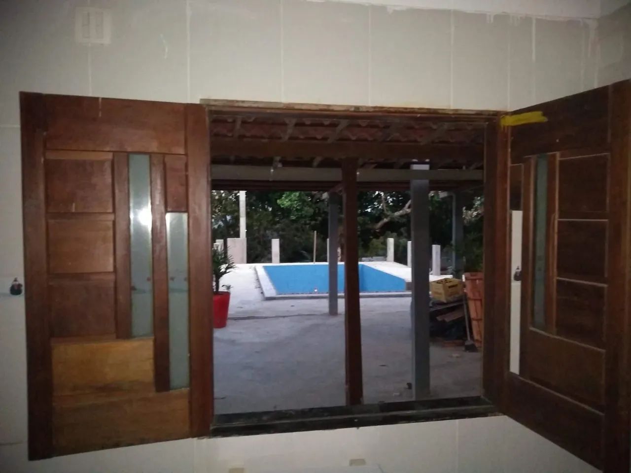 (Porta $600) e( janela $400) de madeira angelim. Janela 120x120 e porta 120x220