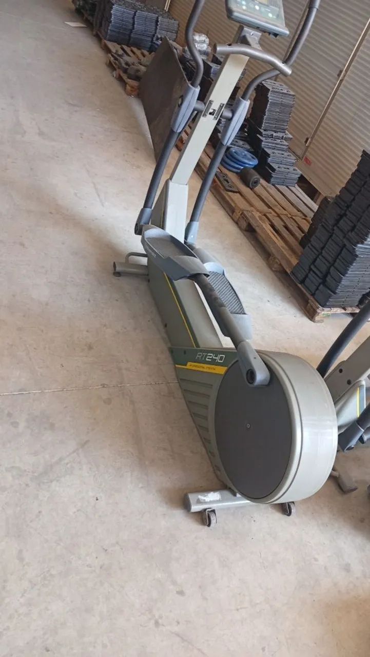 ELÍPTICO PROFISSIONAL DA MOVIMENT RT240,lote com 3 unidades. - Foto 3