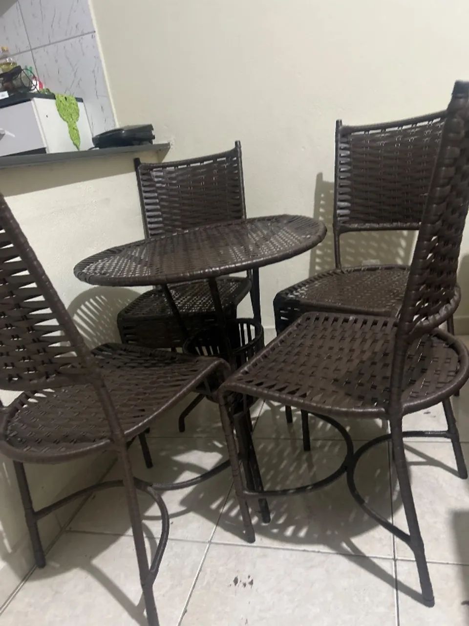 Conjunto de mesa e 4 cadeiras para varanda 