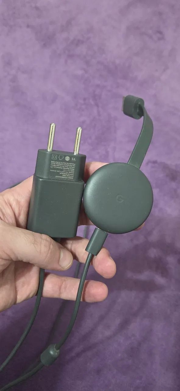 Chromecast (transforma TV em smart)