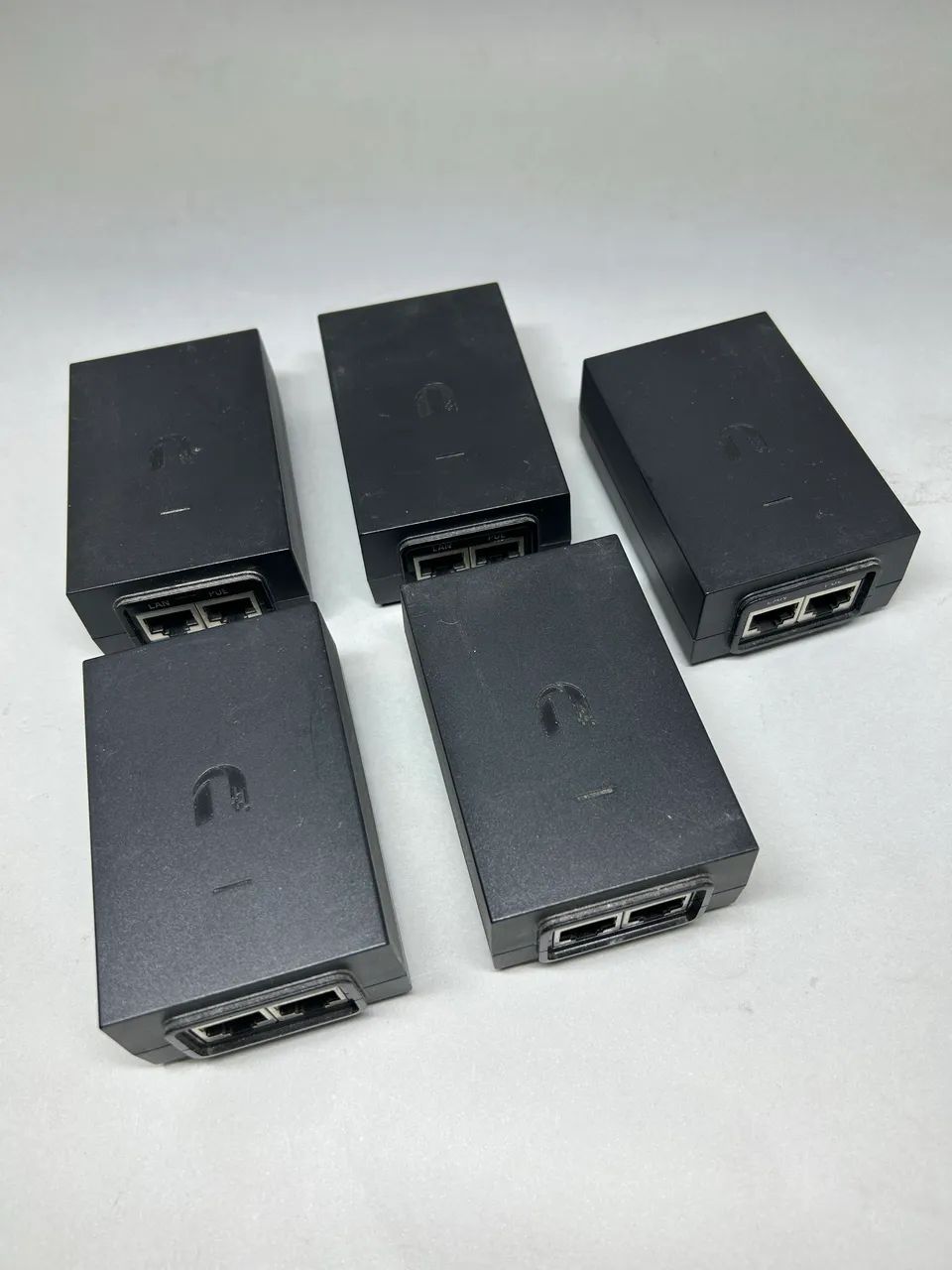 injetor PoE (Power over Ethernet) da marca Ubiquiti Networks - Foto 2