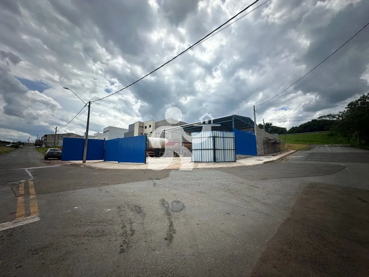 Barracão Industrial com Piso de Concreto Reforçado e 1108m²! Ideal para Transportadoras e 