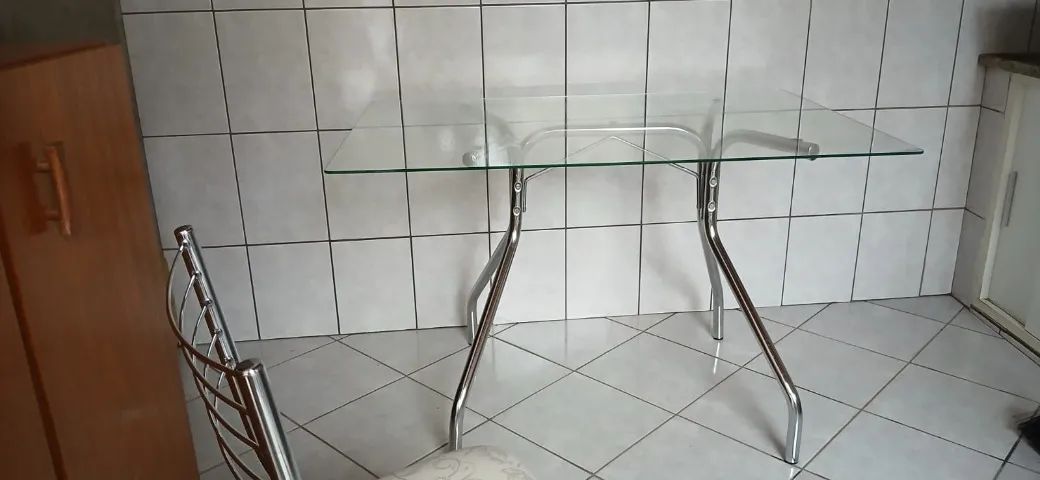 Mesa de vidro e cadeiras - Foto 2