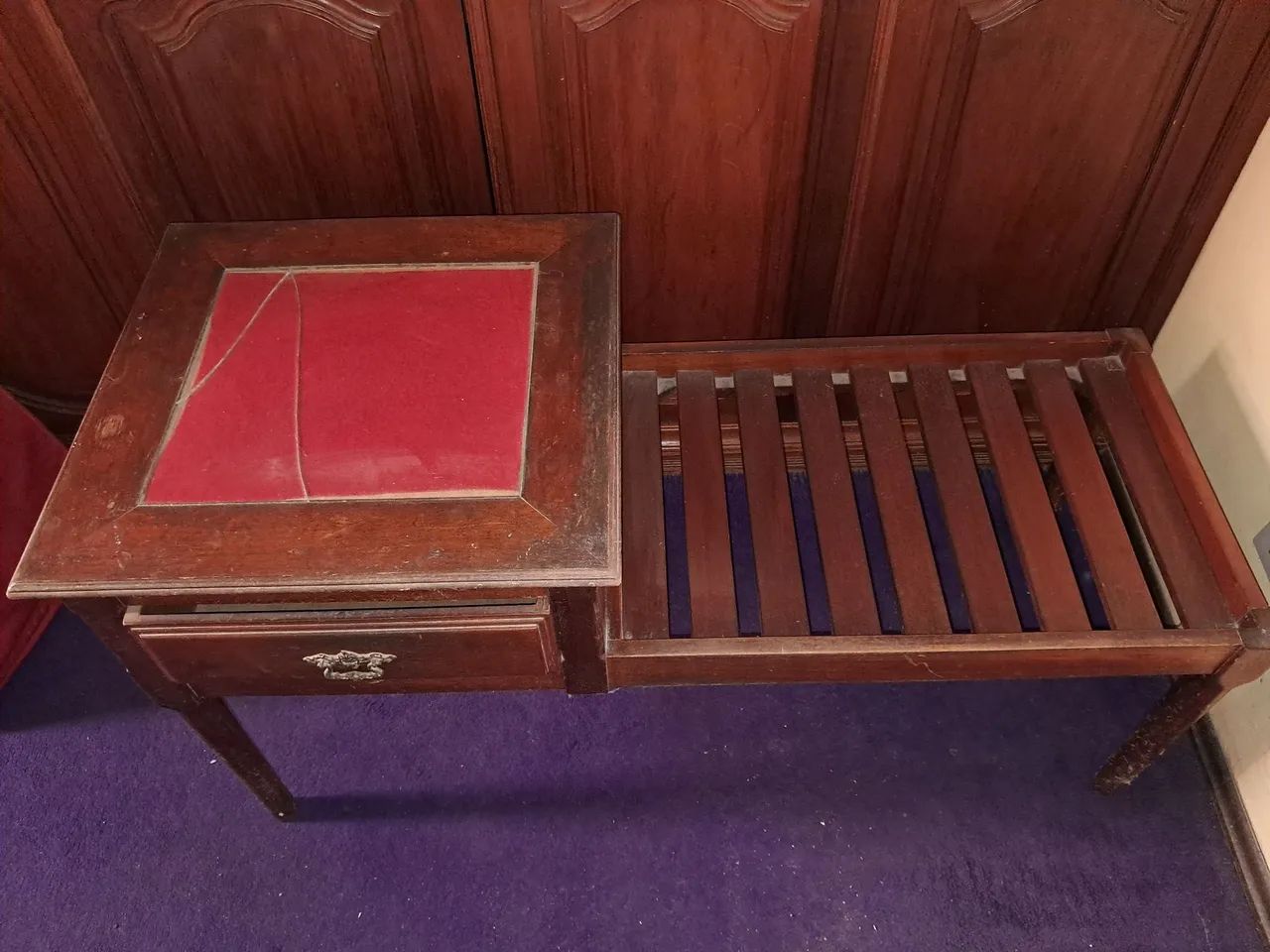 conjunto banco + mesinha lateral acoplada com uma gaveta em mogno maciço - Foto 2