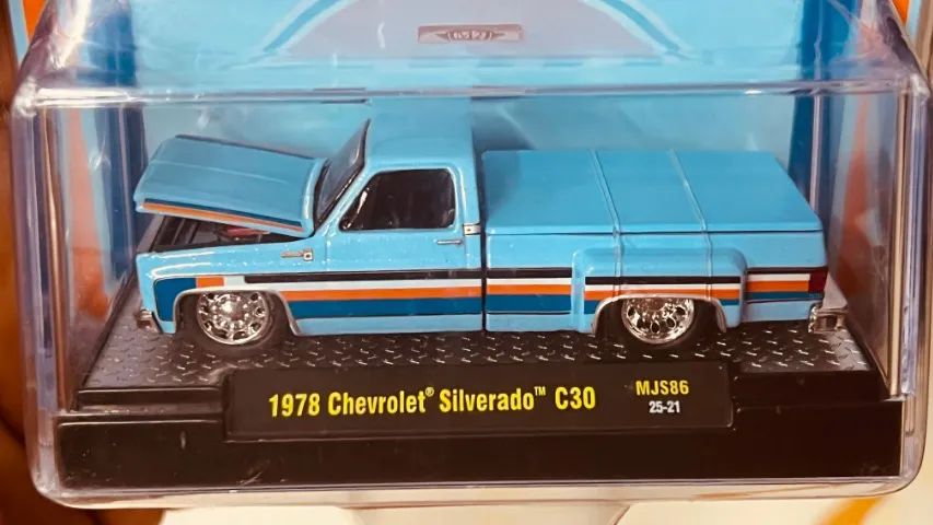M2 Machines Gulf 1978 Chevrolet Silverado C30 Chase Edição