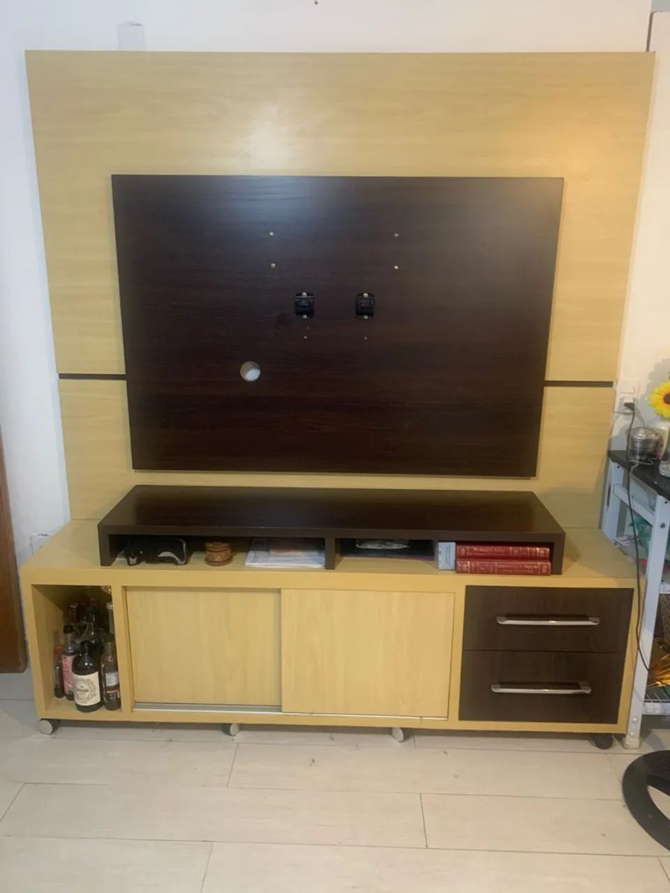 Painel com rack em MDF