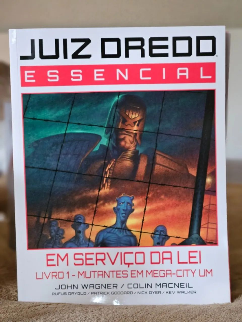 Coleção Juiz Dredd Essencial - Origens + Em Serviço da Lei