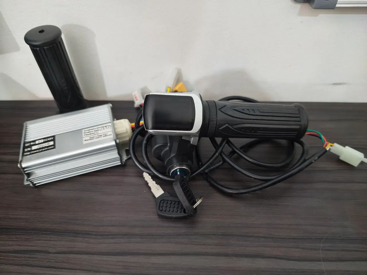 Controladora DC 48v 1000w com acelerador display e chave