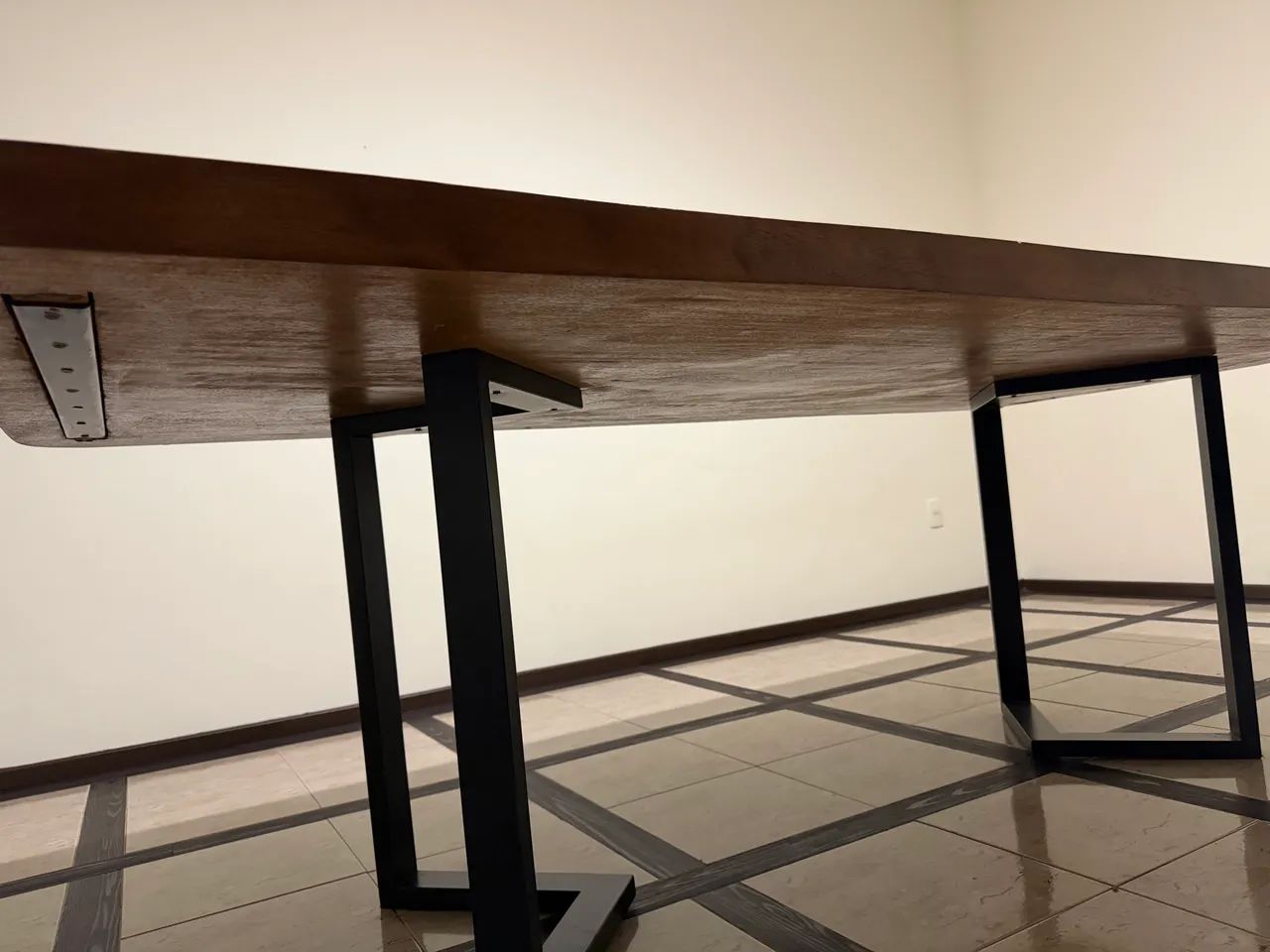 Mesa Grande de Madeira Maciça + Ferro  - Foto 2
