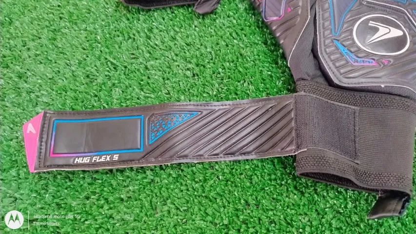 Luva Goleiro Profissional Poker Hug Flex 5 - Foto 4