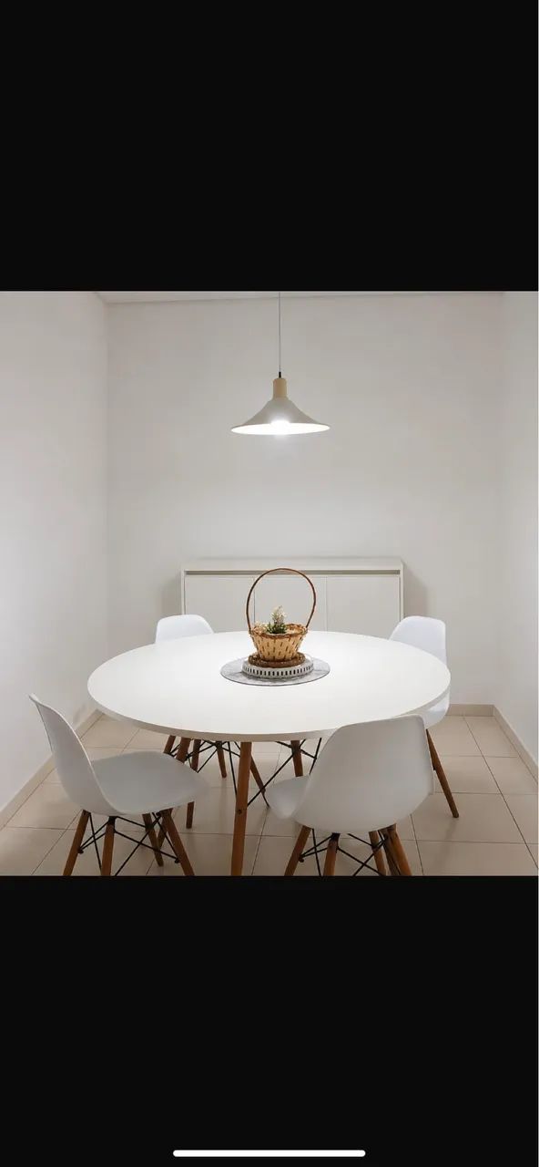 Vendo conjunto mesa branca com 4 cadeiras e um buffet!